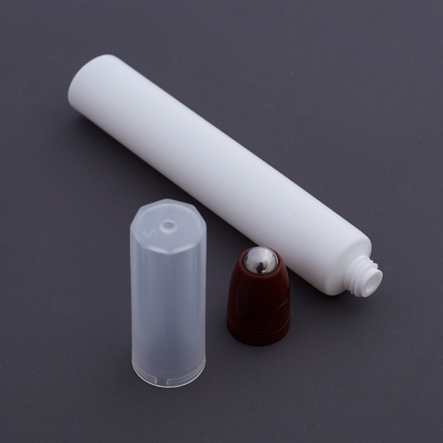 أداة توزيع المكياج على شكل أسطوانة التدليك، أنبوب تعبئة كريم العين الفارغ