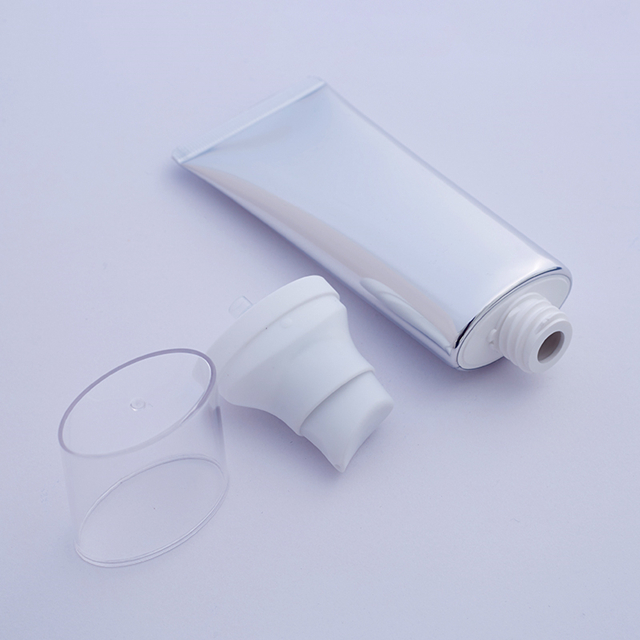 خطوات تخصيص أنبوب ناعم لمستحضرات التجميل: 1، قم بوضع اللمسات الأخيرة على طلب الحجم والقطر والطول وشكل السعة والطبقات؛2، تأكيد لون الأنبوب، رقم اللون في بانتون الصلبة المغلفة اللازمة؛3، أكمل العمل الفني لتصميم الطباعة إن أمكن؛ (أشر إلى رقم لون بانتون في العمل الفني أيضًا) 4، اتخذ قرارًا بشأن نوع الغطاء الذي ستستخدمه على الأنبوب الخاص بك؛5، اختر نوع الطباعة الذي تفضله، يمكننا أن نقدم لك اقتراحًا في هذه الخطوة؛6 ، تسليم السطح ، يمكننا أن نقدم لك أنابيب لامعة وغير لامعة وناعمة.7، نمط الذيل، مفتوح أو مختوم يعتمد على طريقة التعبئة الخاصة بك؛8، هل هذا ضروري لإنتاج عينات للاختبار قبل الإنتاج الضخم.